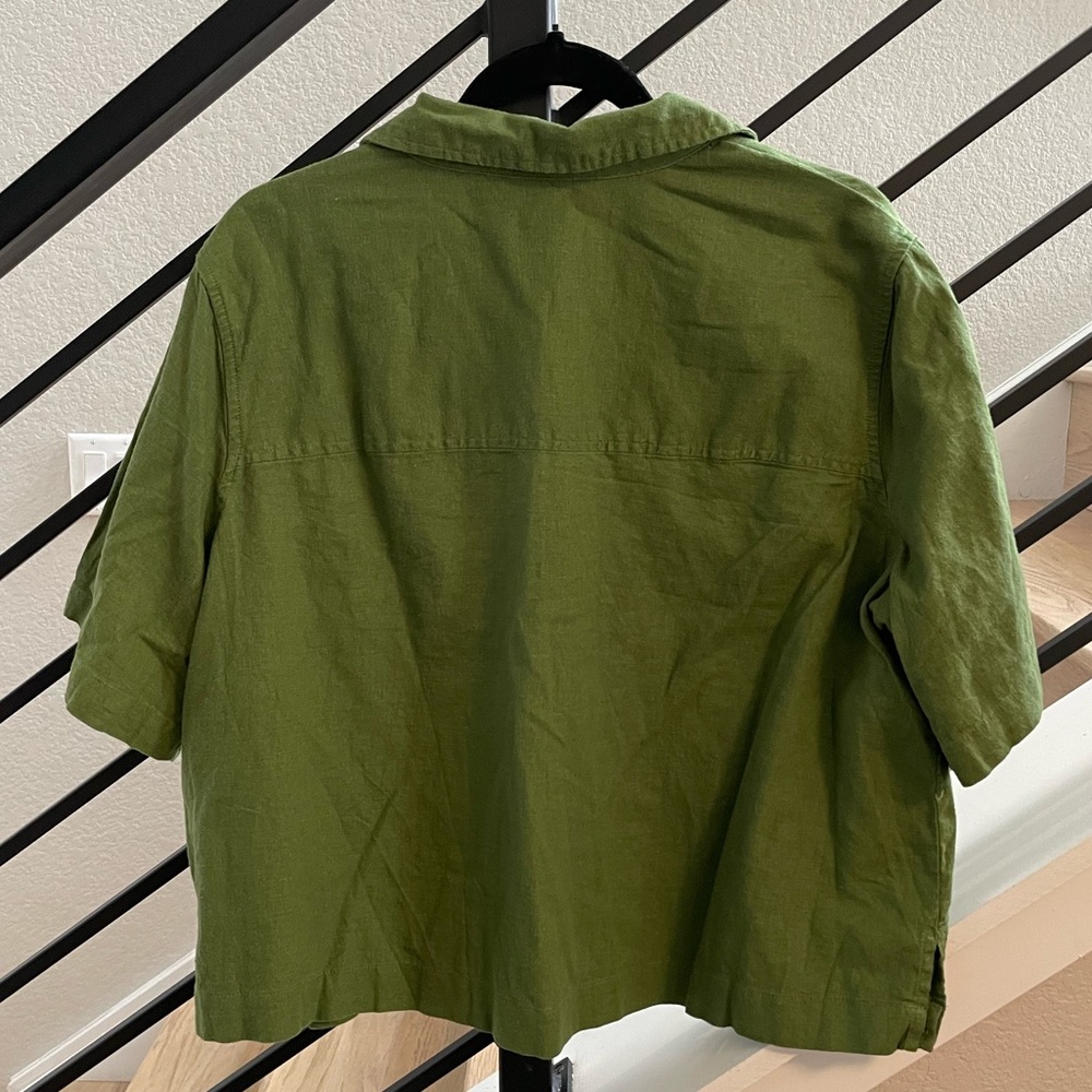 Universal Thread Army Green Cropped Linen Buttondown - Picture 3 of 3
